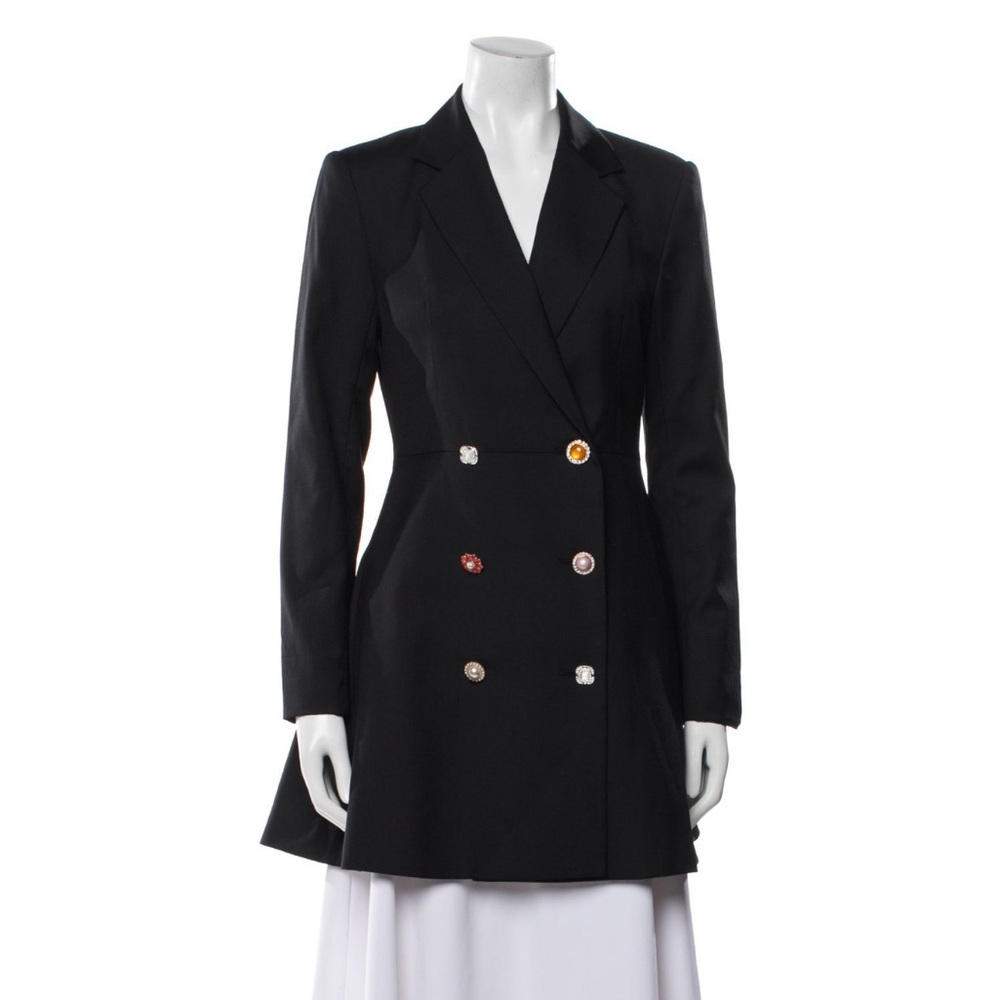 Black Tailored Blazer with Structured Shoulders